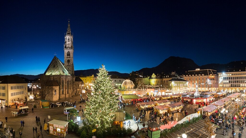 Bolzano Christmas Market | Visit Italy Guide| Where to go | What to Do Bolzano Christmas Market